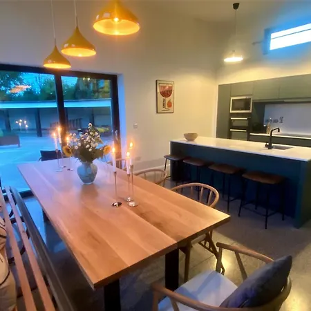 Dillon School House - Luxury In The Countryside * Roscommon
